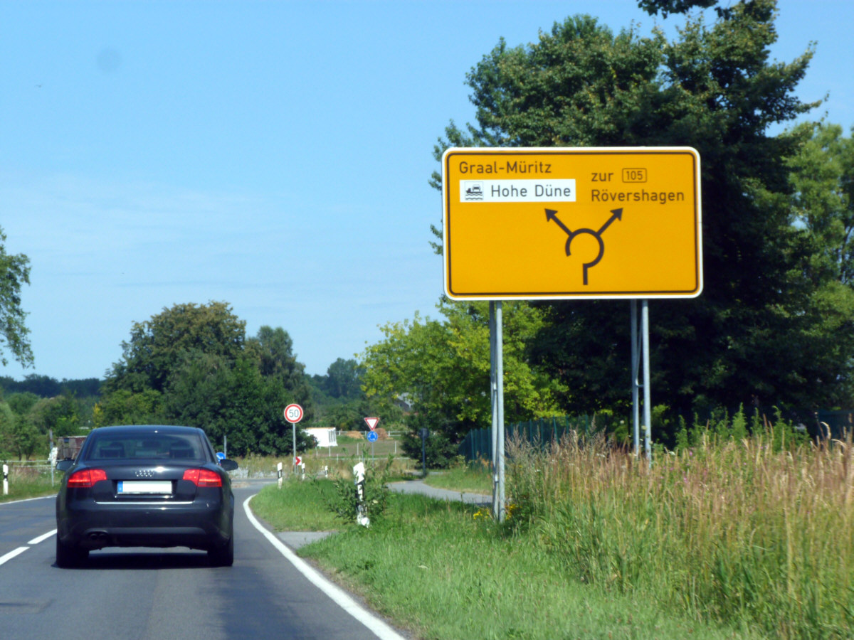 Im Kreisverkehr die zweite Ausfahrt nehmen