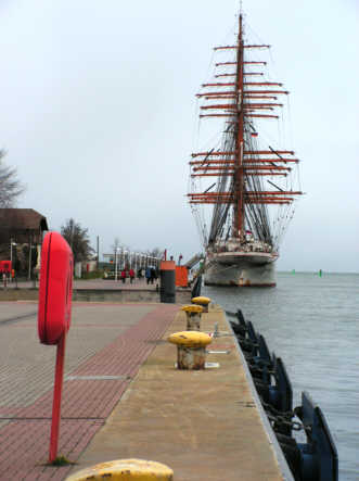 Die "Sedov" am Passagierkai in Warnemünde